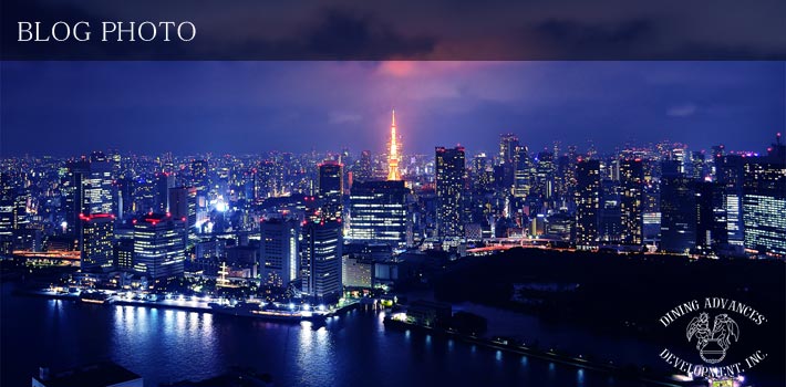 勝どきのタワーマンション最上階から見る東京湾の夜景